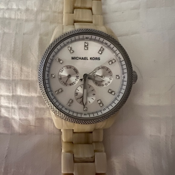 Michael Kors Chronograph Watch with Diamond Inlay - Picture 4 of 5